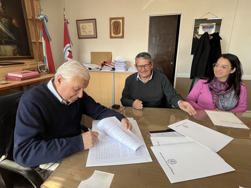 Convenio institucional: La FHAyCS y el municipio de Concepción del Uruguay dictarán una capacitación gratuita en cuidado de personas mayores