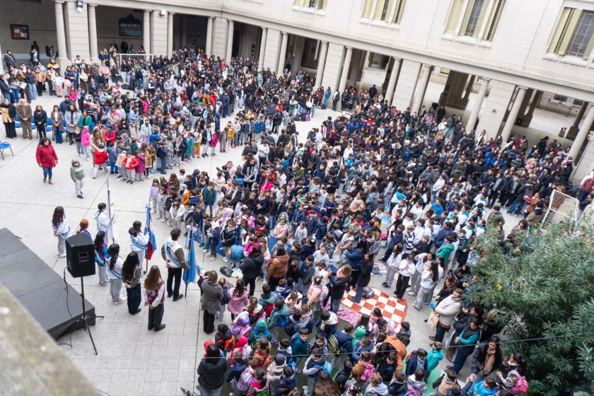 La Escuela Normal celebró sus 155 años con un acto institucional que reunió a toda su comunidad educativa 