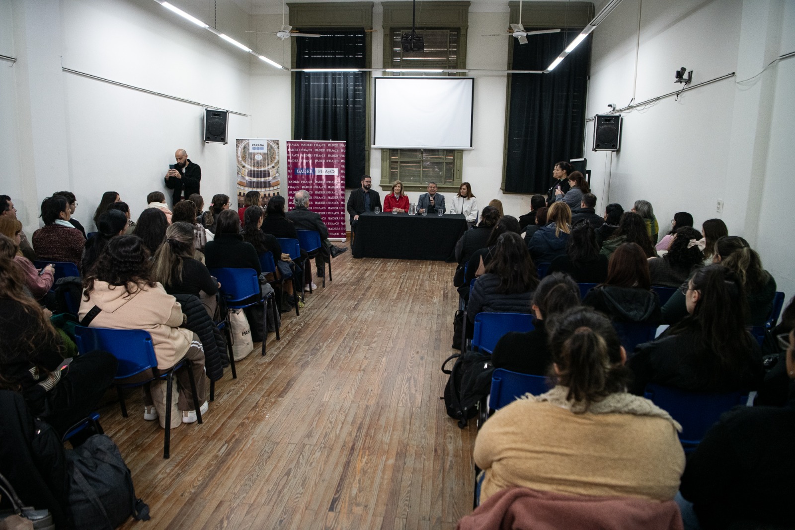 Con más de 200 estudiantes comenzó la Diplomatura en Moda, Arte Textil y Diseño de Indumentaria