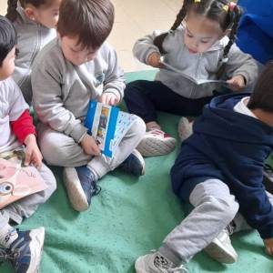 El Jardín de la Escuela Normal y el CREA recibieron libros de UNICEF