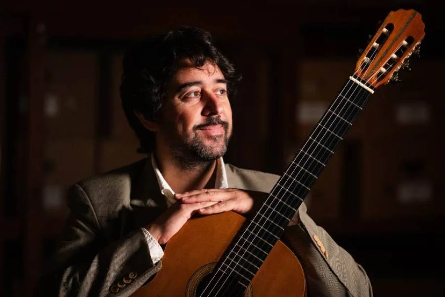 Escuela abierta: presentación del libro «Mis primeras piezas litoraleñas», de Juan Martín Caraballo