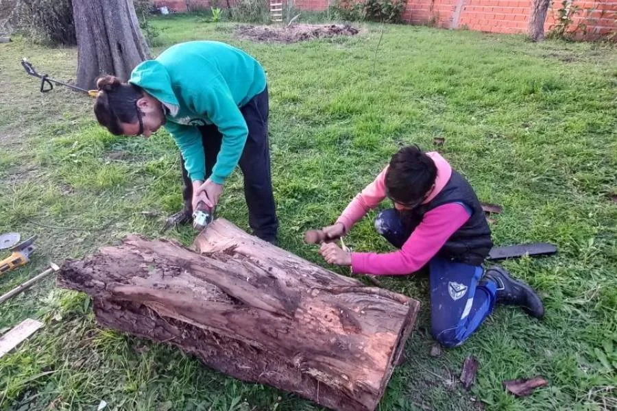 Estudiantes de Artes Visuales en la Bienal Internacional de Escultura