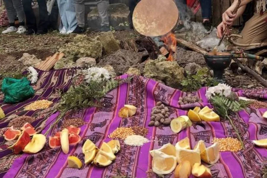 Ceremonia a la Madre Tierra en el CILEN