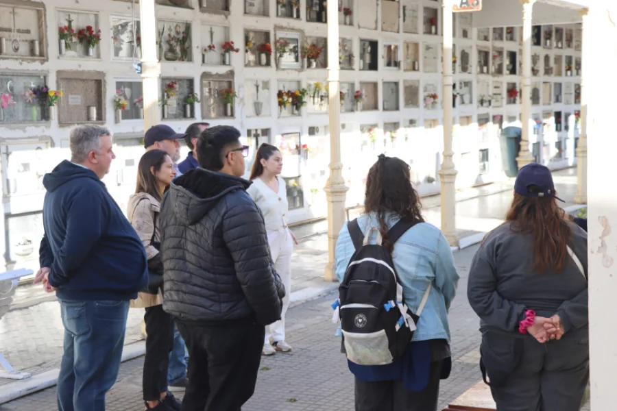 Se realizó una visita guiada al Cementerio Norte de Gualeguaychú