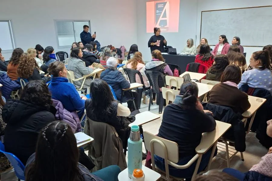 Se presentó el libro «Consignas didácticas. 21 preguntas y respuestas» de la Dra. María Beatriz Taboada