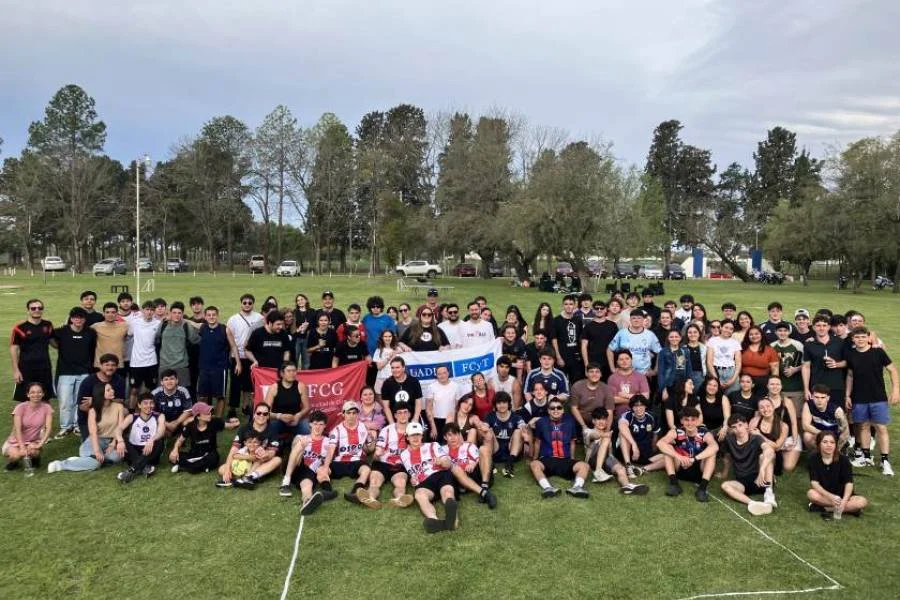 La comunidad de la FHAyCS dijo presente en la jornada deportiva y recreativa de la UADER en Concepción del Uruguay