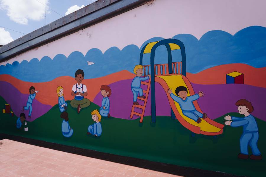 El Jardín de la Escuela Normal de Paraná inauguró un mural colectivo por los 142 años de su fundación